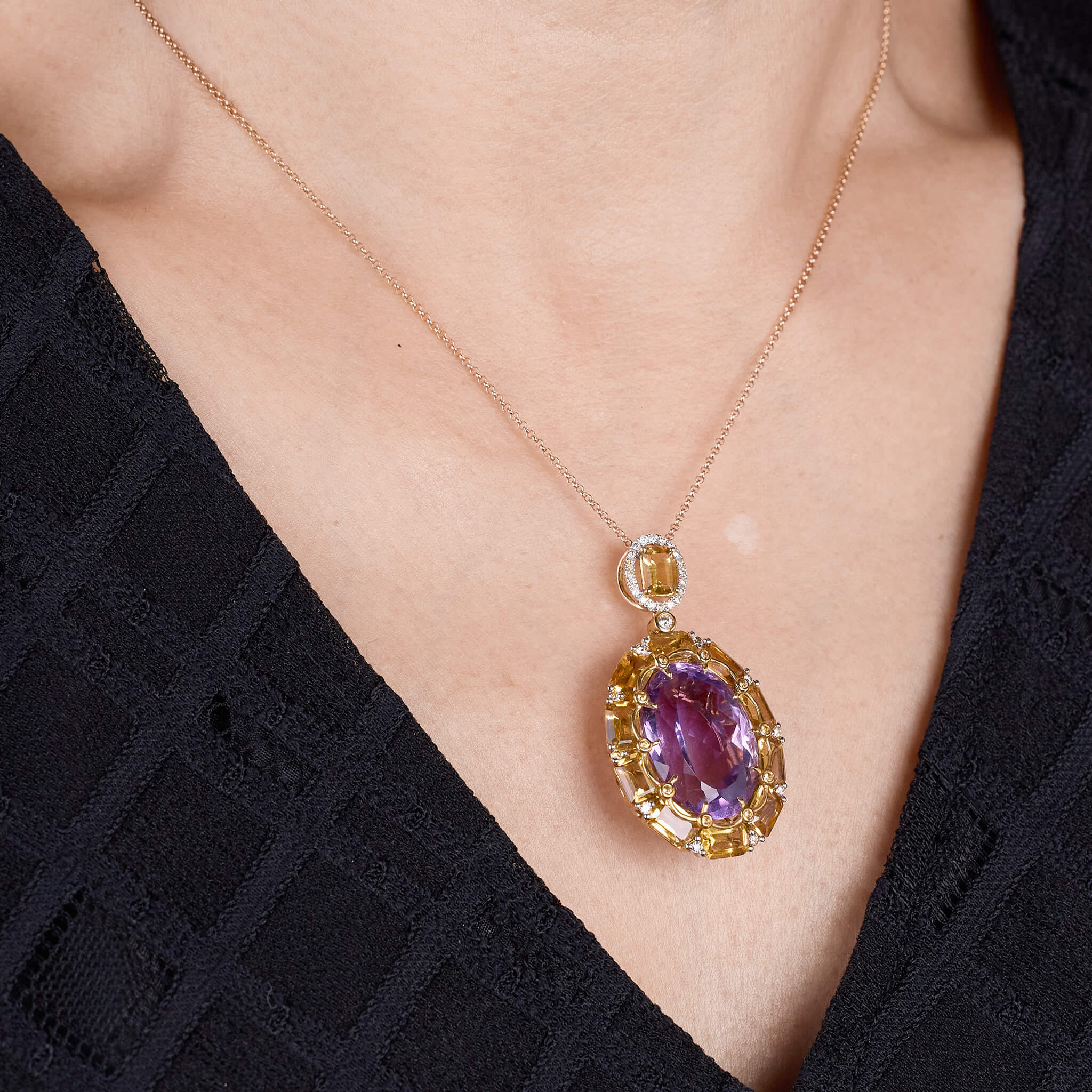 Oval Gemstone Decorated Necklace