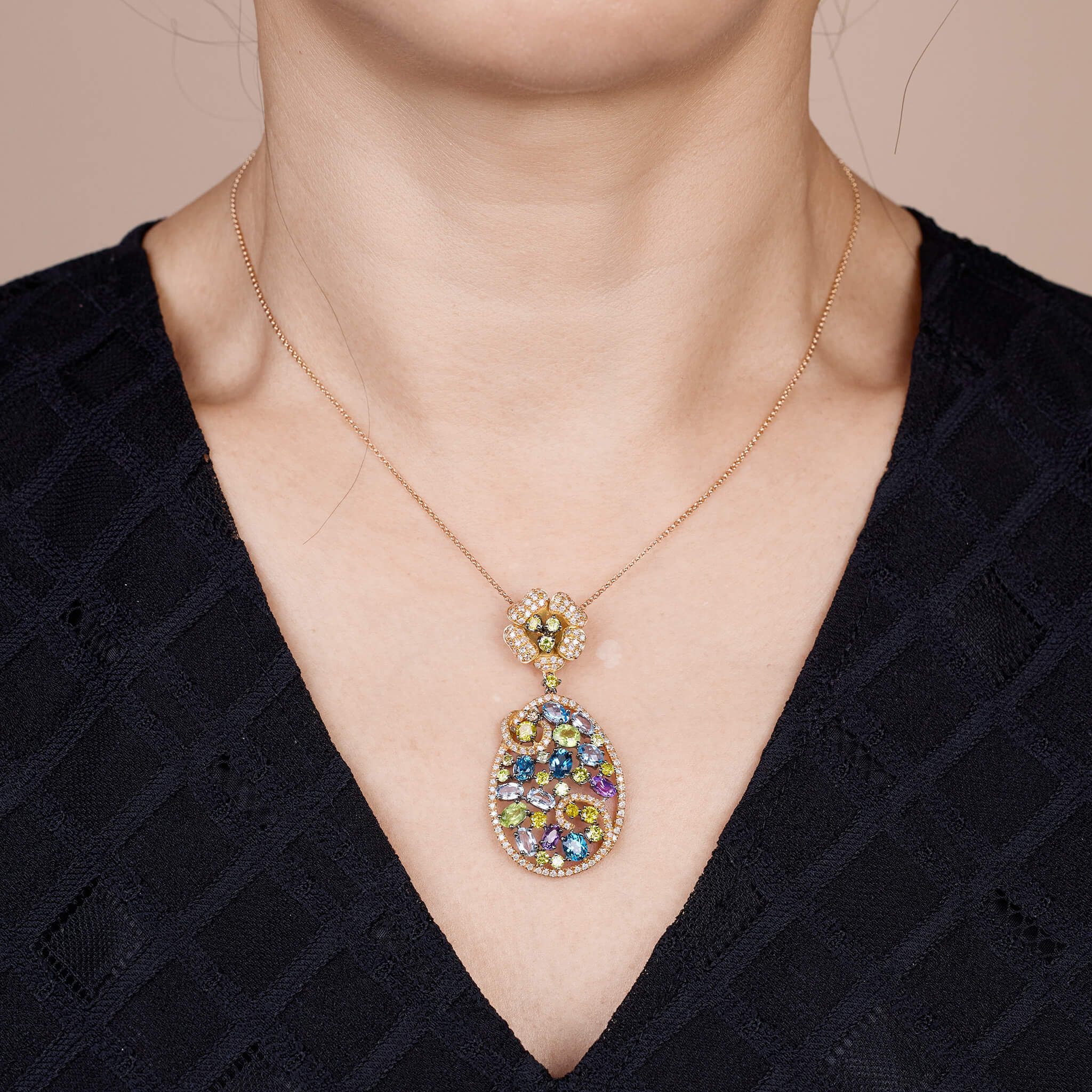 Flower-topped ovoid necklace