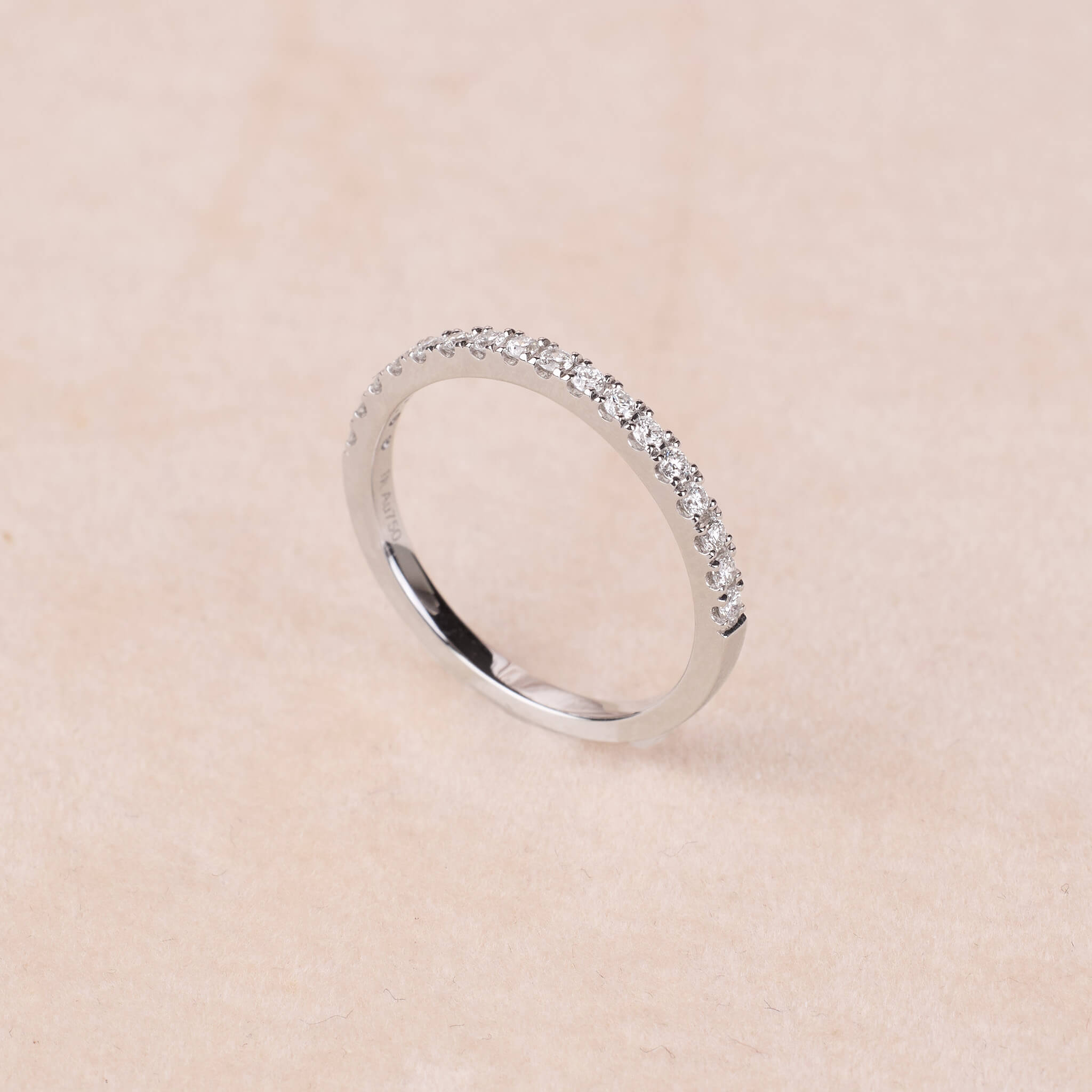 Continuous Gemstone Band