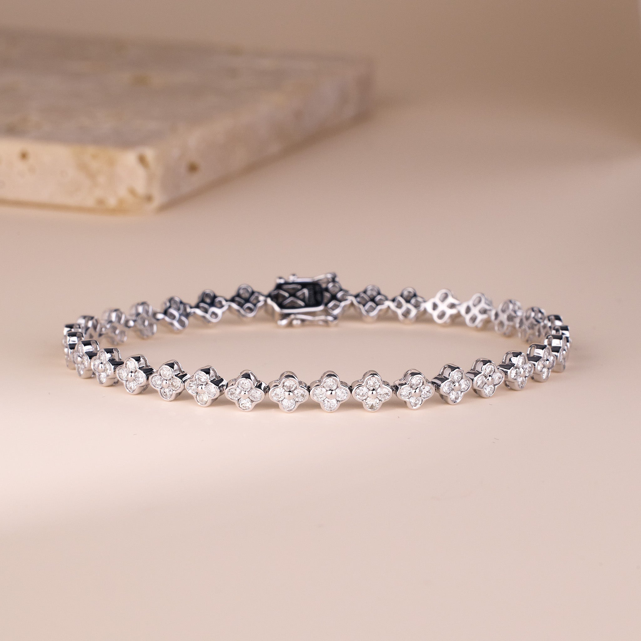 diamondbracelet03571_7190aac0-4b5a-4db5-8f37-846b84964f50.jpg