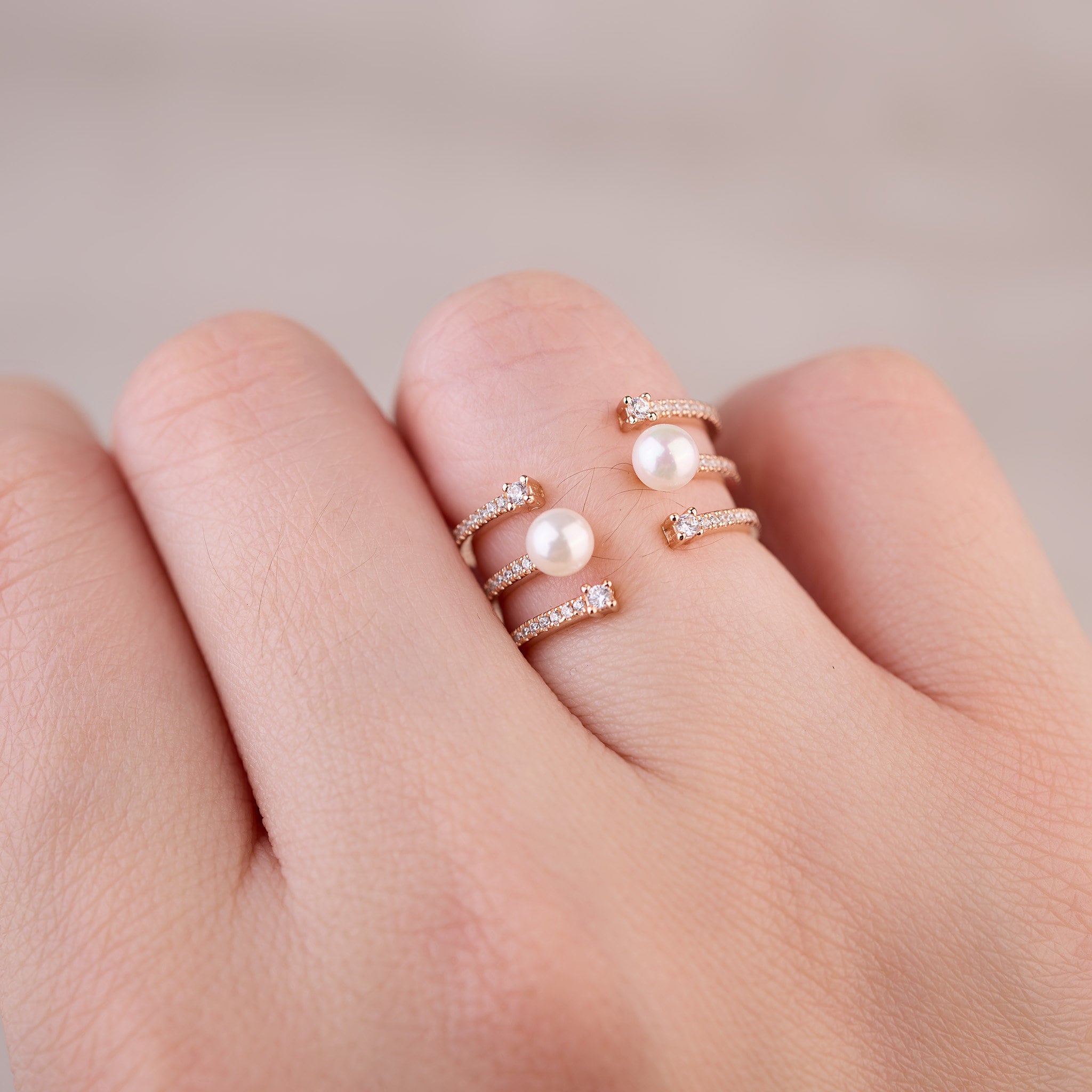 Interlocking Pearl and Gem Band Ring